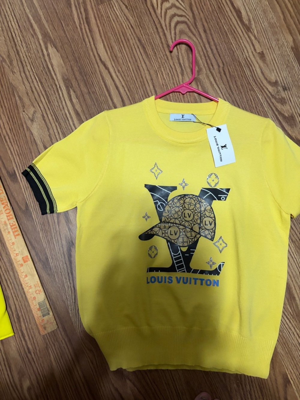 Women’s yellow w/Black short sleeve lightweight knit Luxury looking shirt